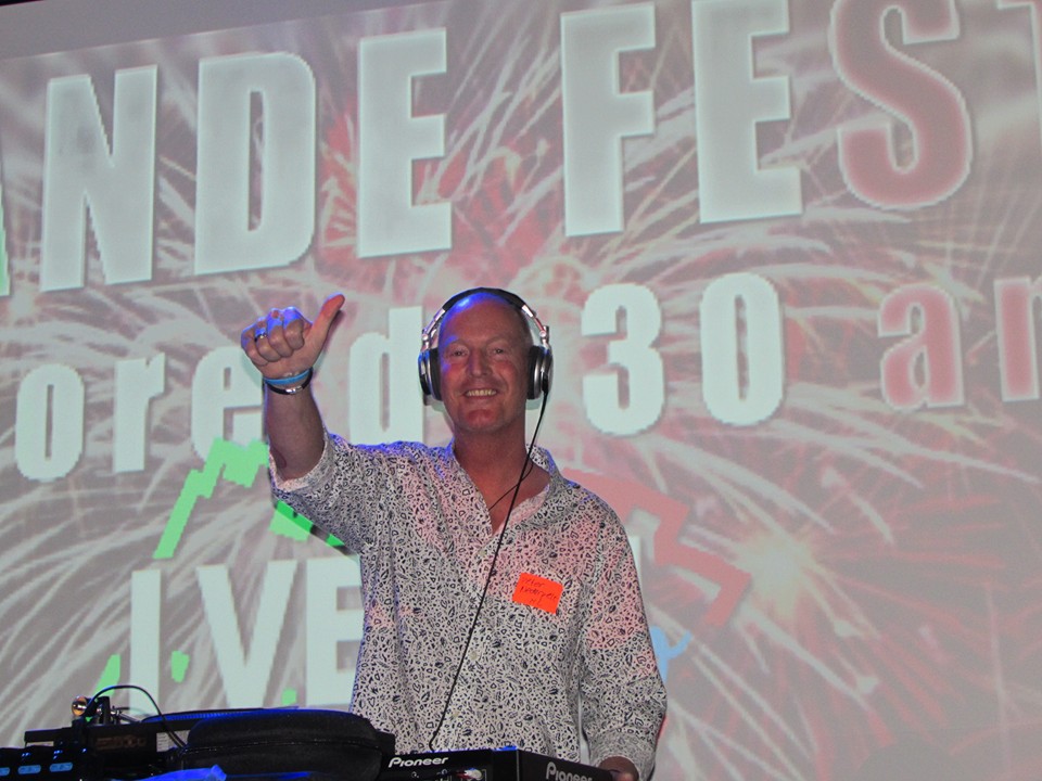 Read more about the article Italo Party In Café Delierious With Dj Peet Need