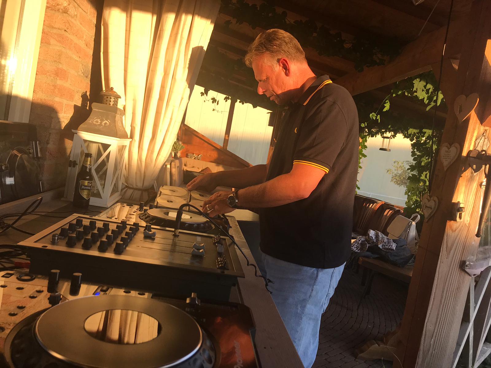 Read more about the article Friday Evening Mix Evening