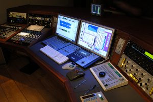 Read more about the article Fantasy Radio visits The Vinyl Room