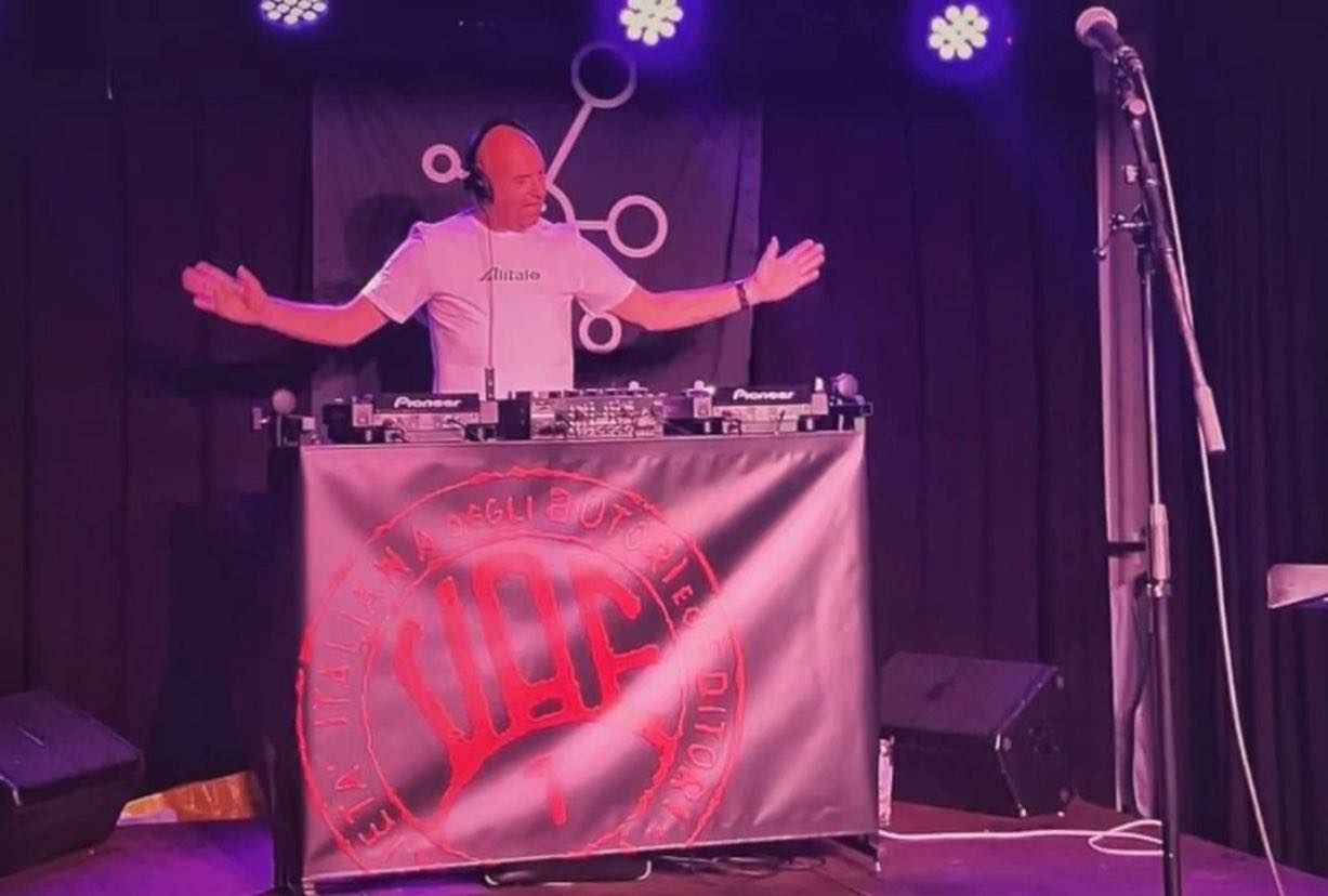 Read more about the article Hot Mix Friday