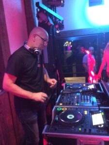 Read more about the article Saturday the Wollebrand Italoparty live on Fantasy radio