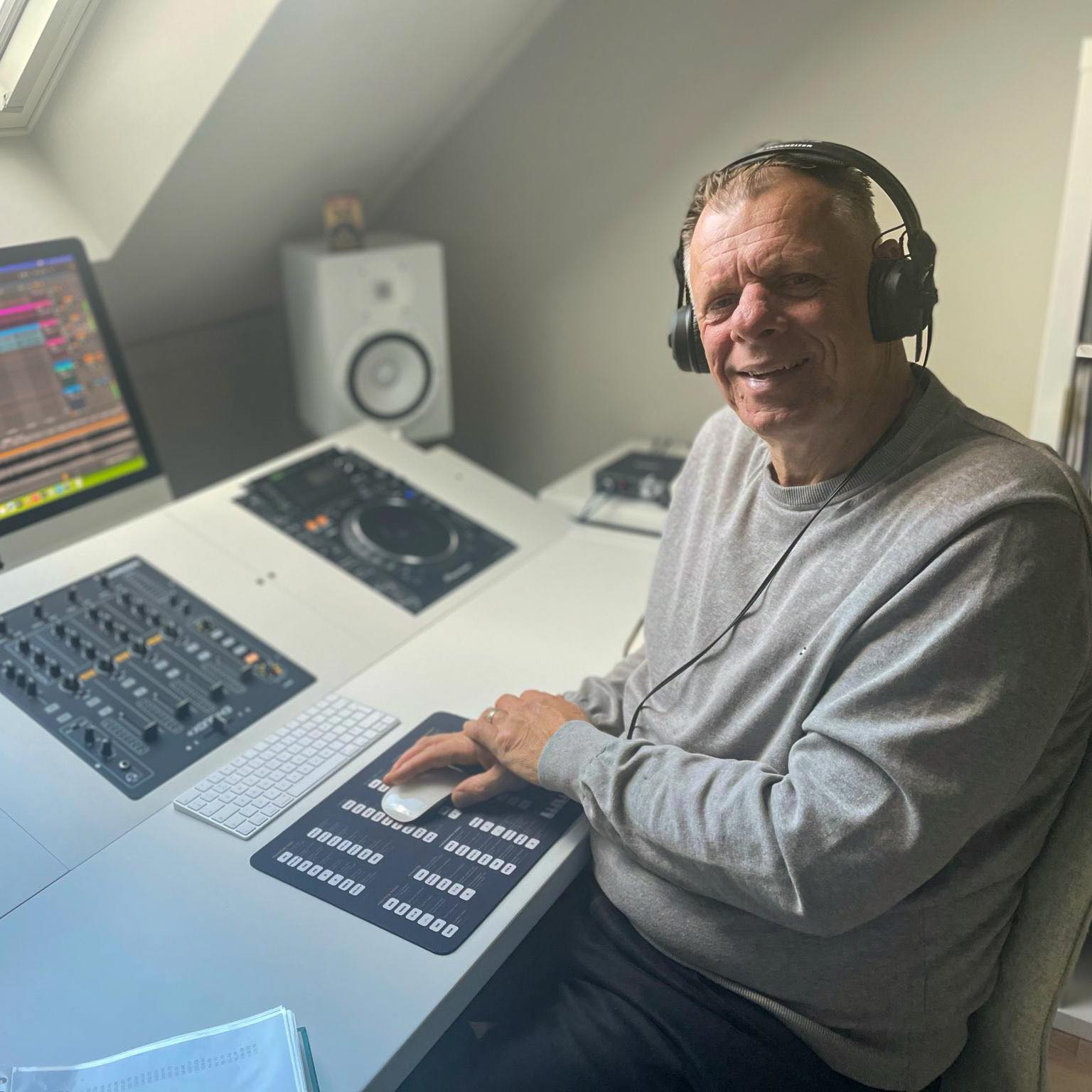 Read more about the article Friday Evening Mix Evening